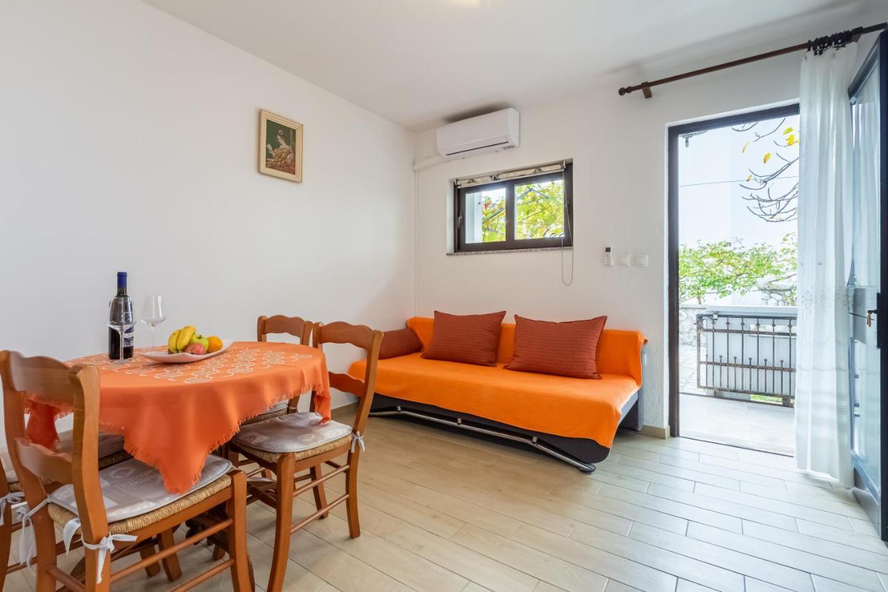 Apartments Sucur With Terrace Baška Exteriör bild