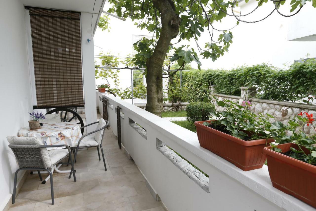 Apartments Sucur With Terrace Baška Exteriör bild