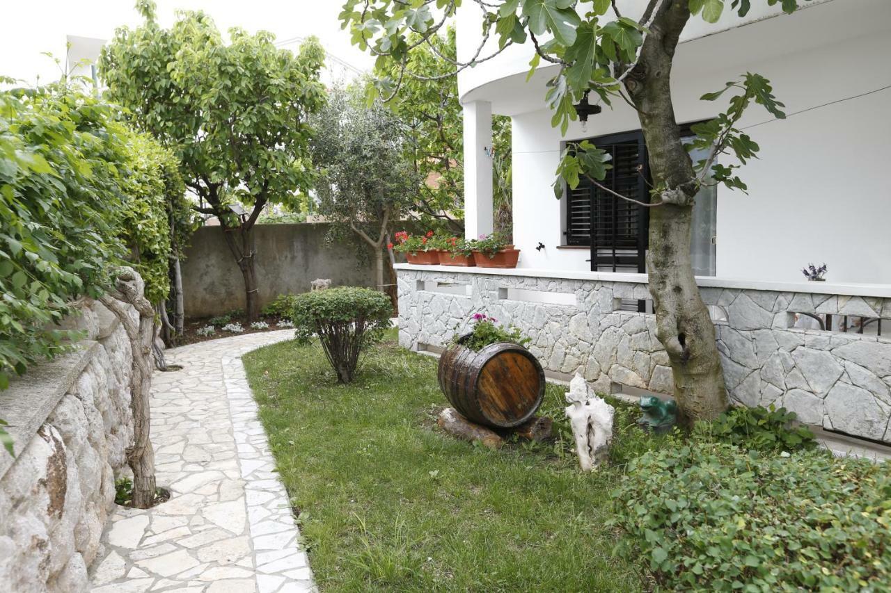 Apartments Sucur With Terrace Baška Exteriör bild